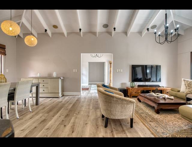 5 BEDROOM HOUSE TO LET IN ZIMBALI ESTATE
